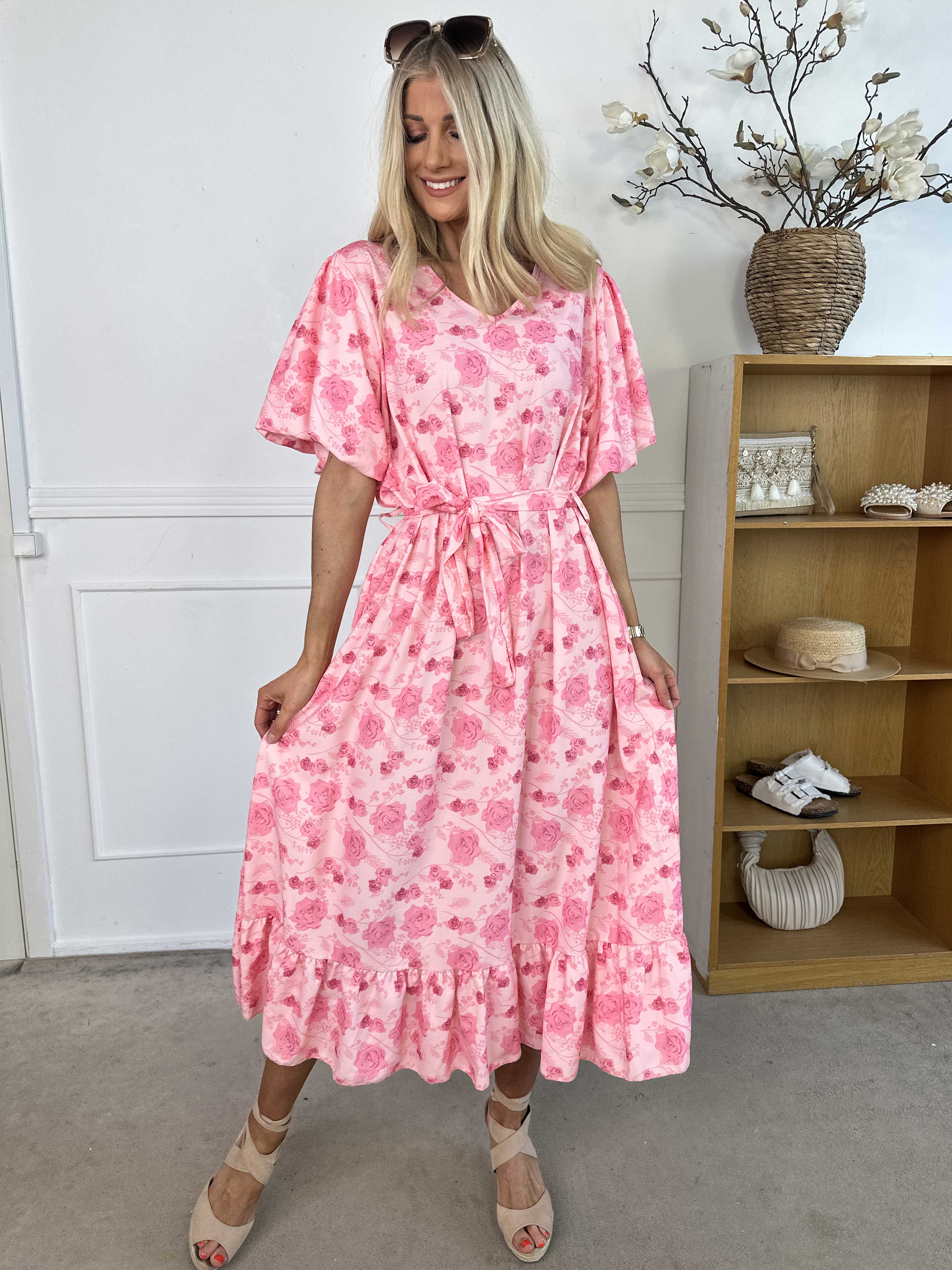 Sakira - Söt blommig klänning med puffärmar